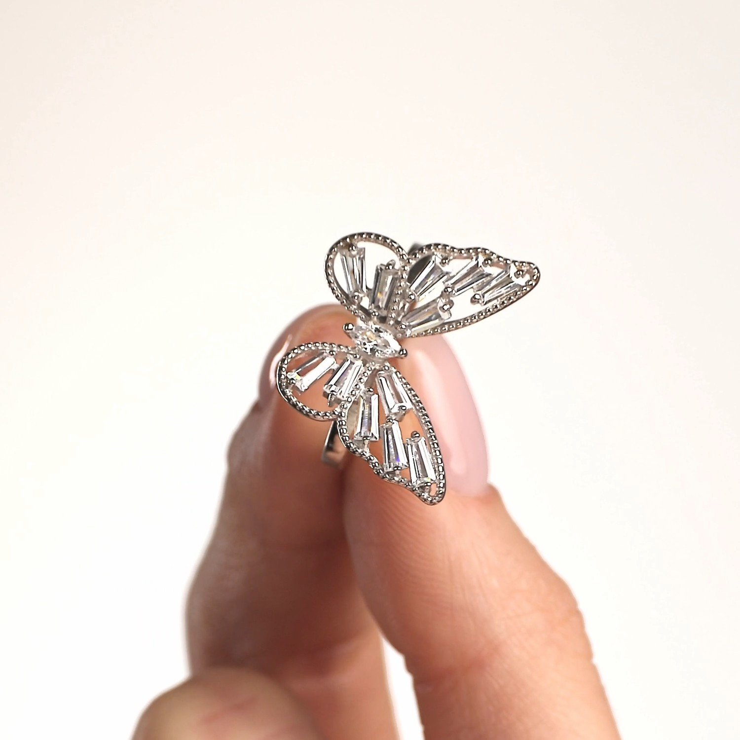 Серебряное кольцо с фианитами