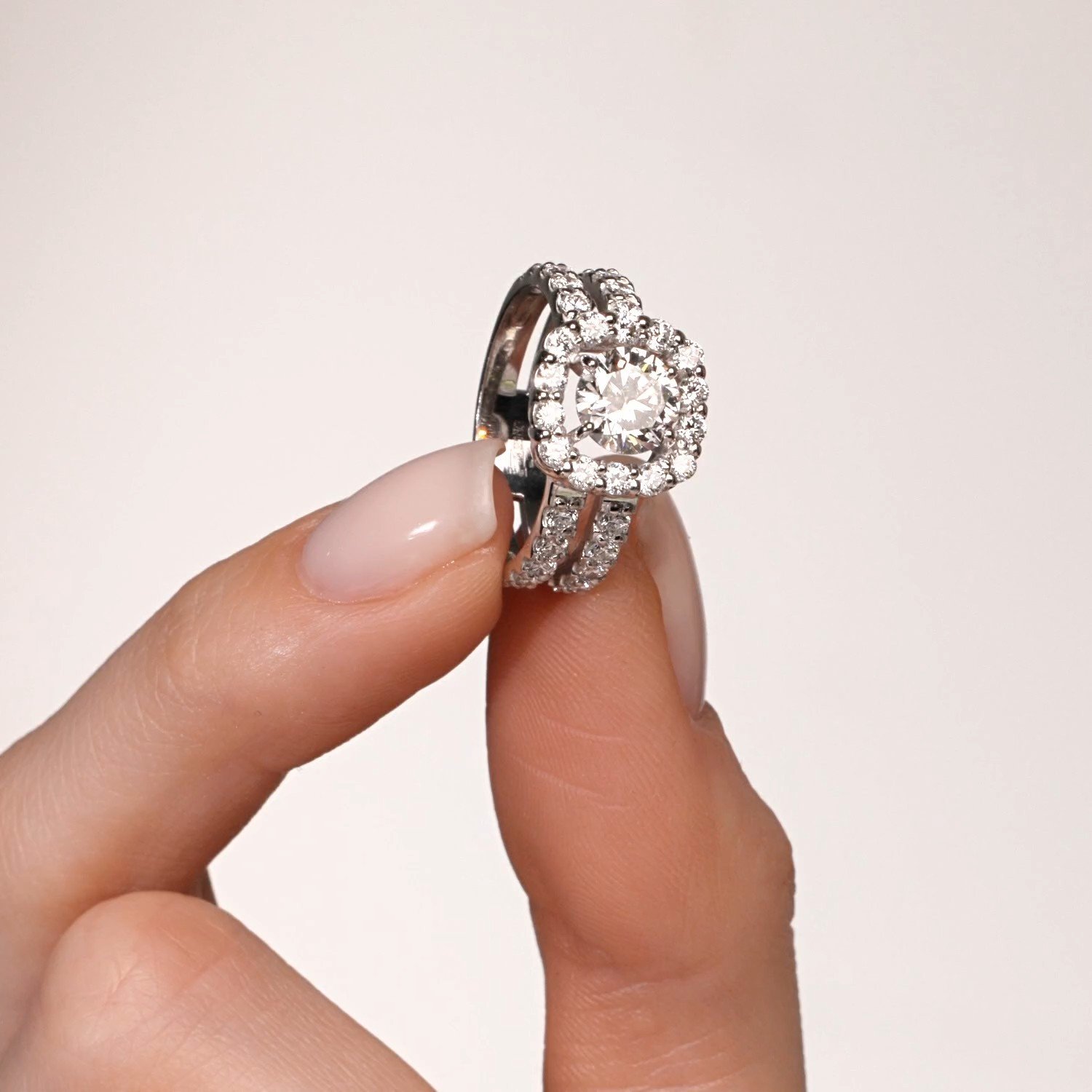 Фото «Золотое кольцо SMART DIAMONDS 2,02 карата»