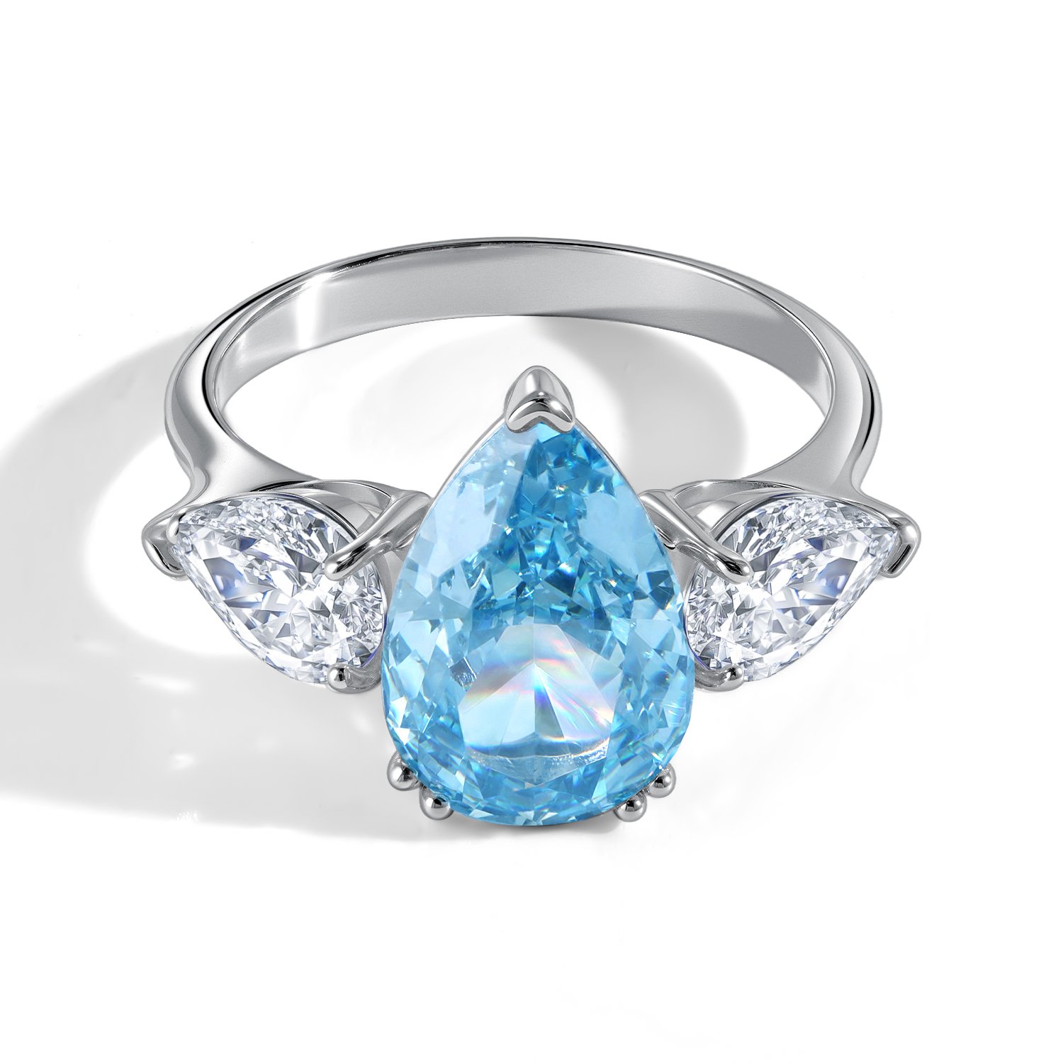 Серебряное кольцо с фианитами