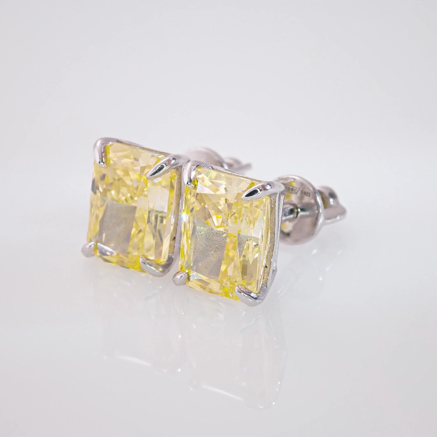 Серебряные серьги с фианитами