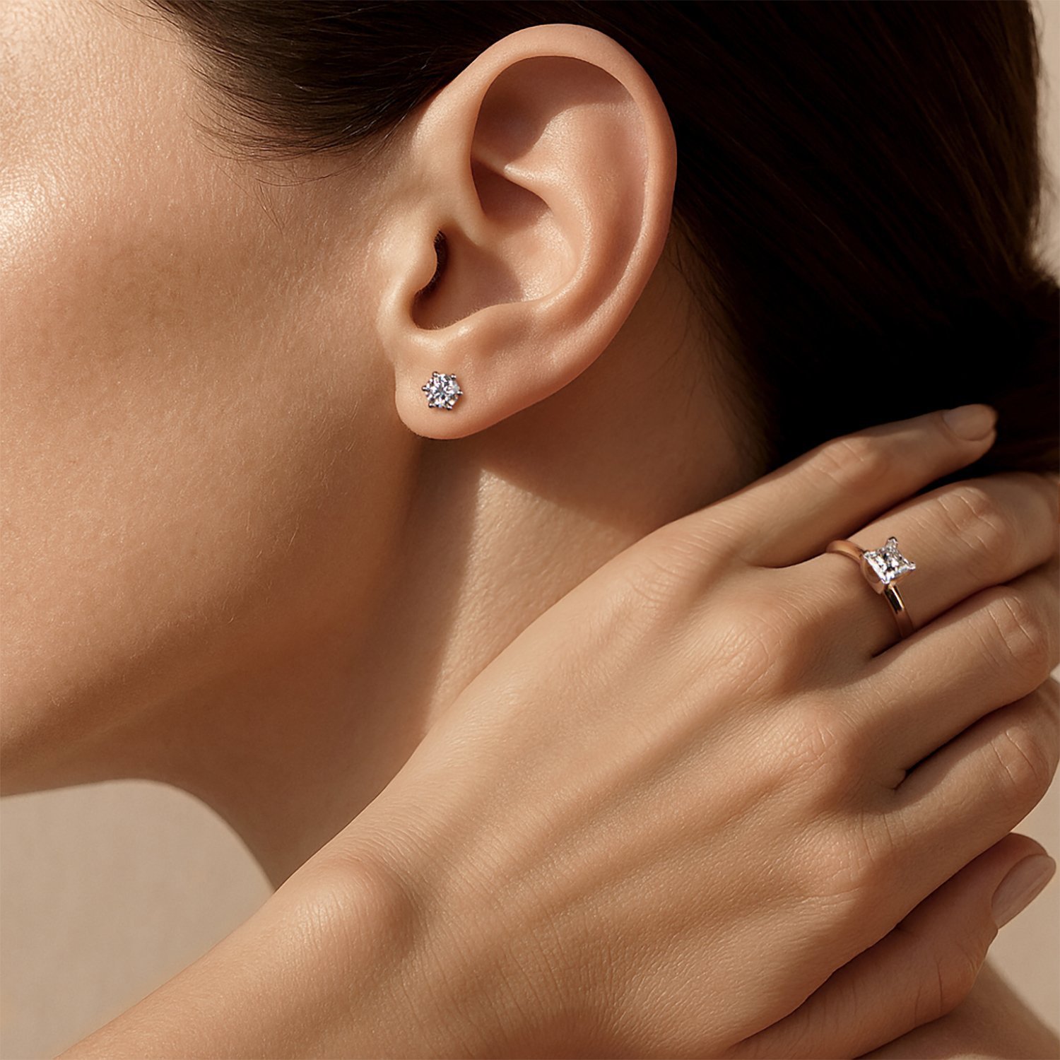 Золотое кольцо с бриллиантом выращенным