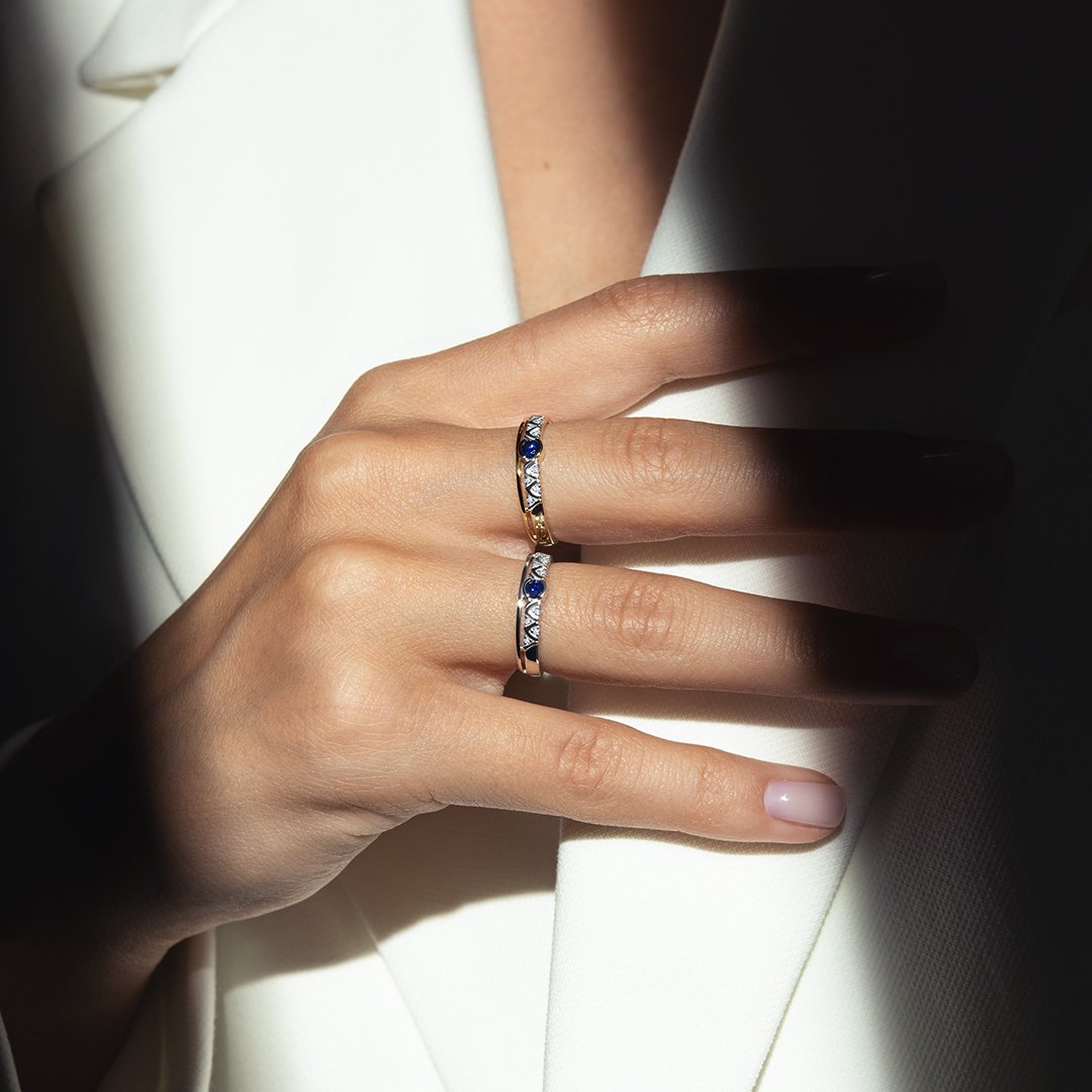 Золотое кольцо с сапфиром выращенным и бриллиантами