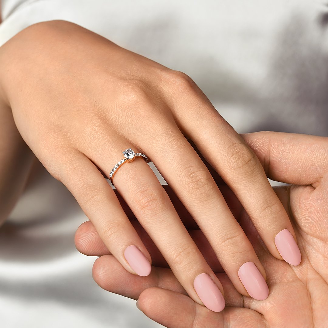 Золотое кольцо с фианитами