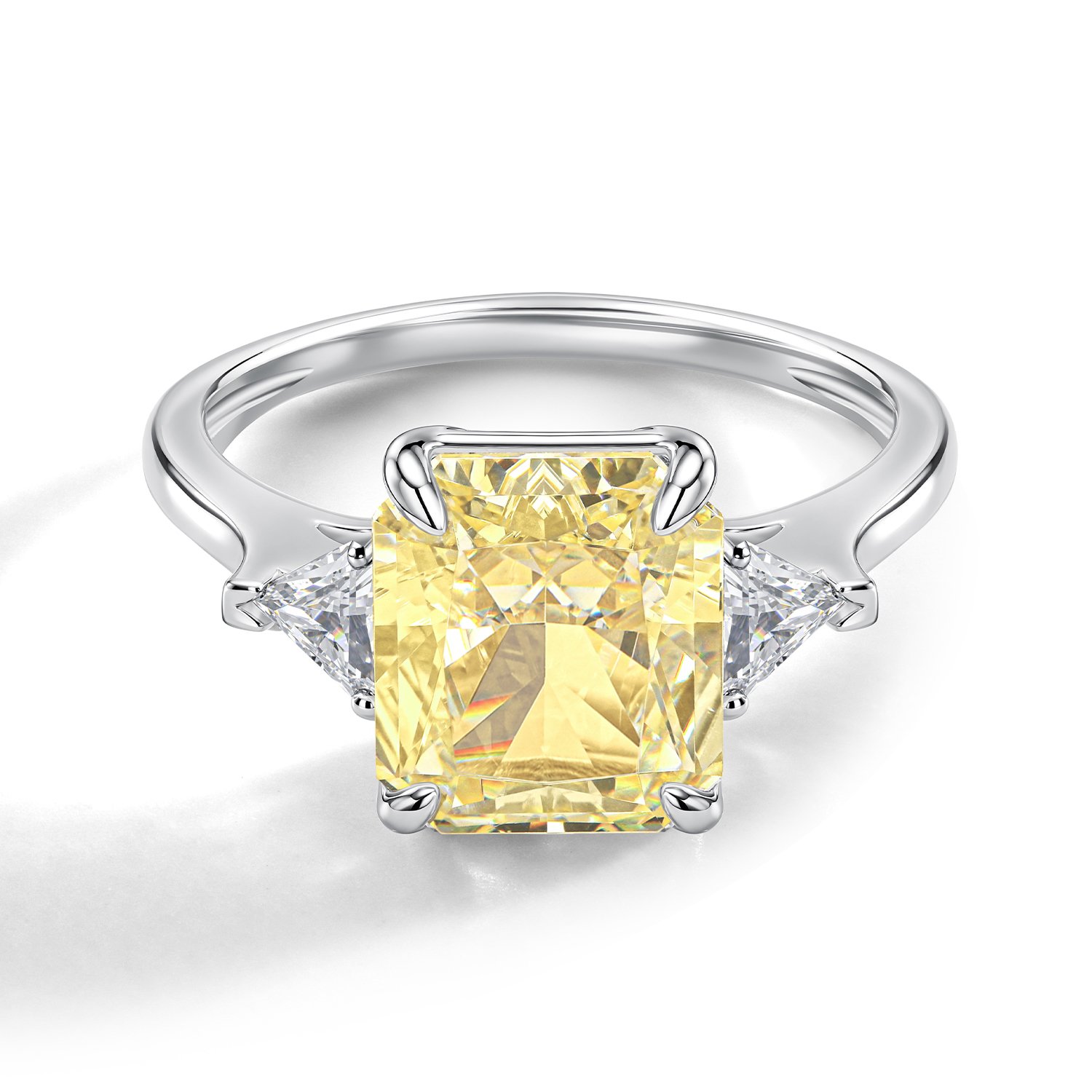 Серебряное кольцо с фианитами