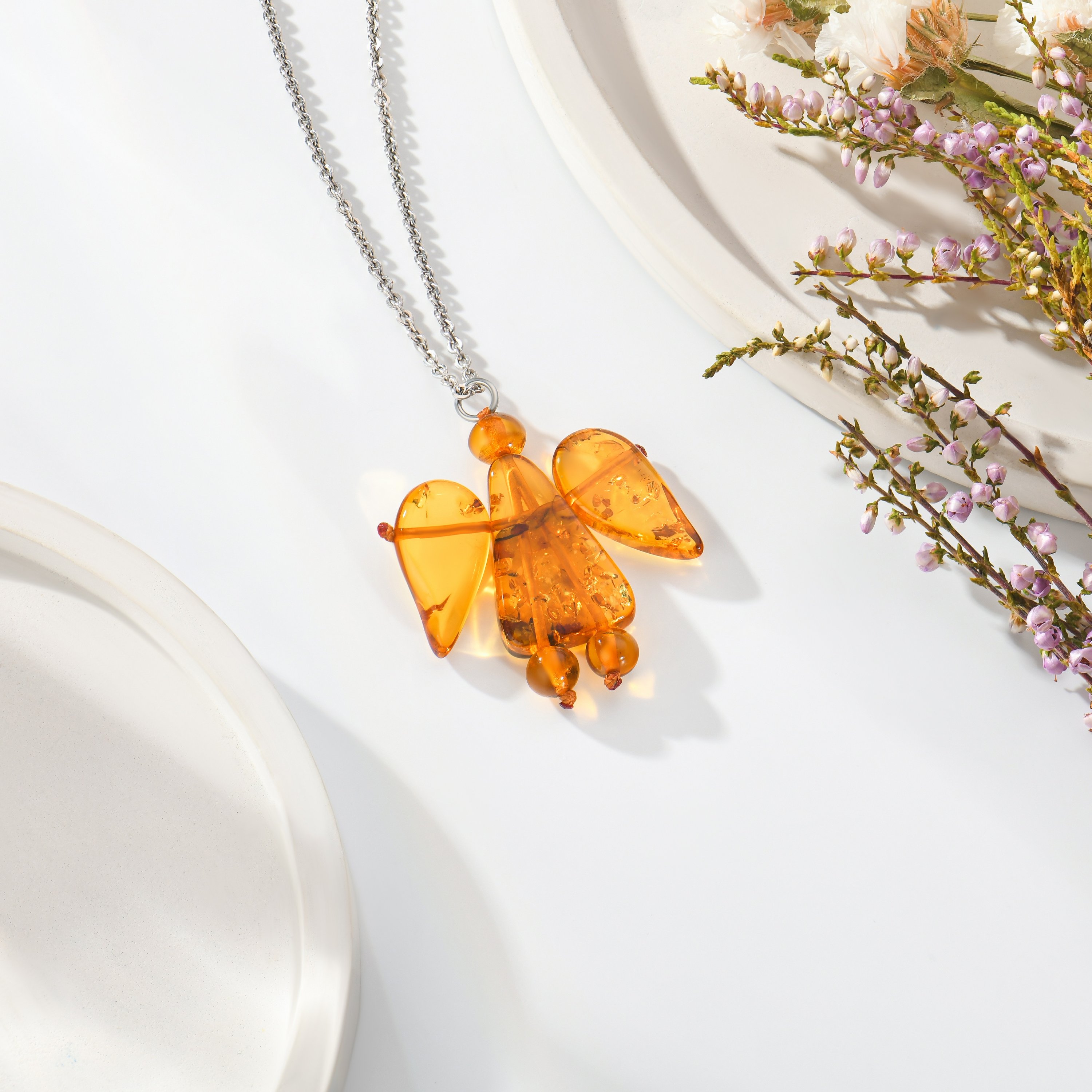 Кулон из янтаря