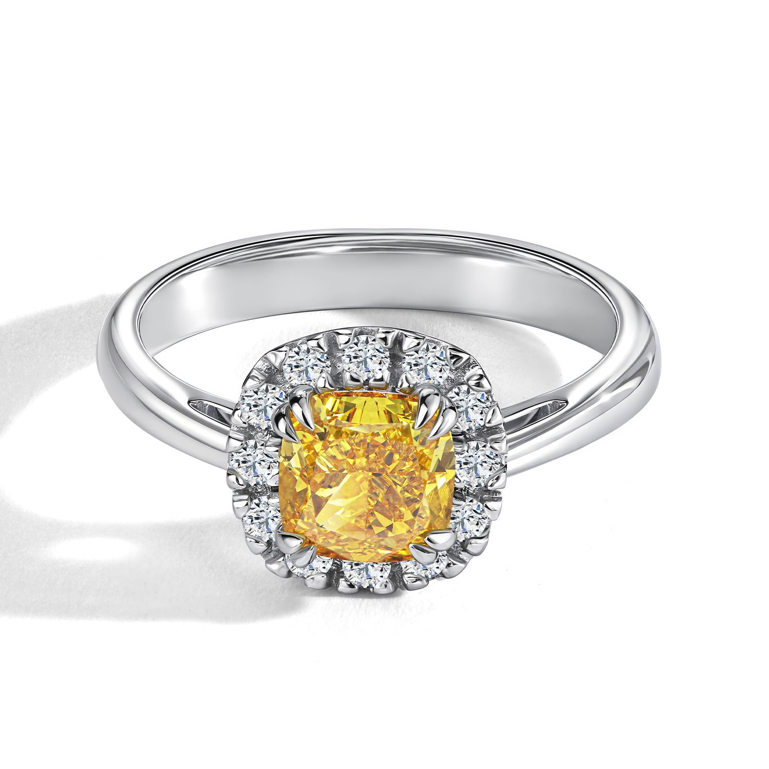 Золотое кольцо с бриллиантами выращенными