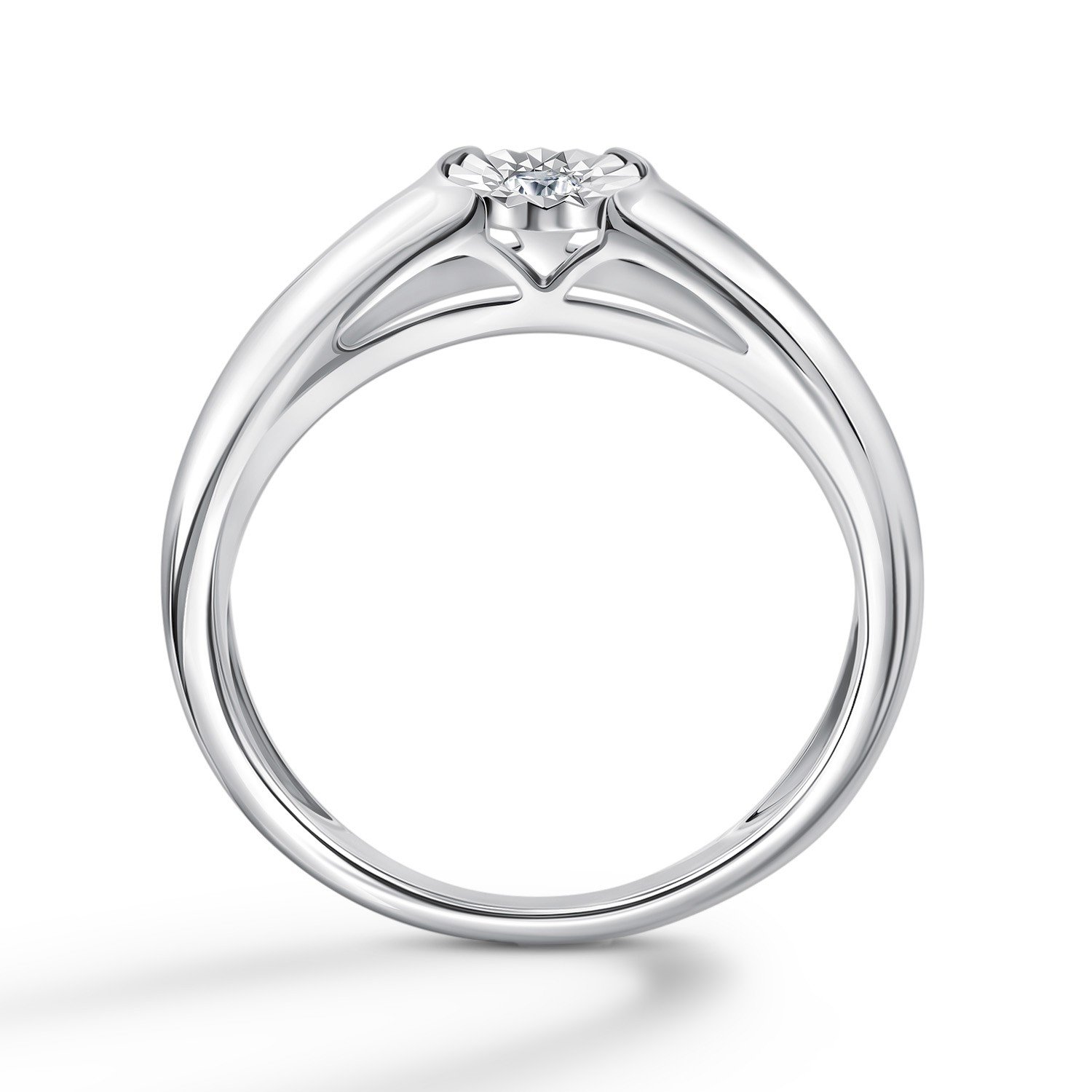 Золотое кольцо с бриллиантом