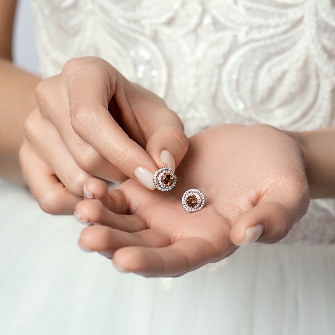 Золотые серьги с раухтопазами и фианитами