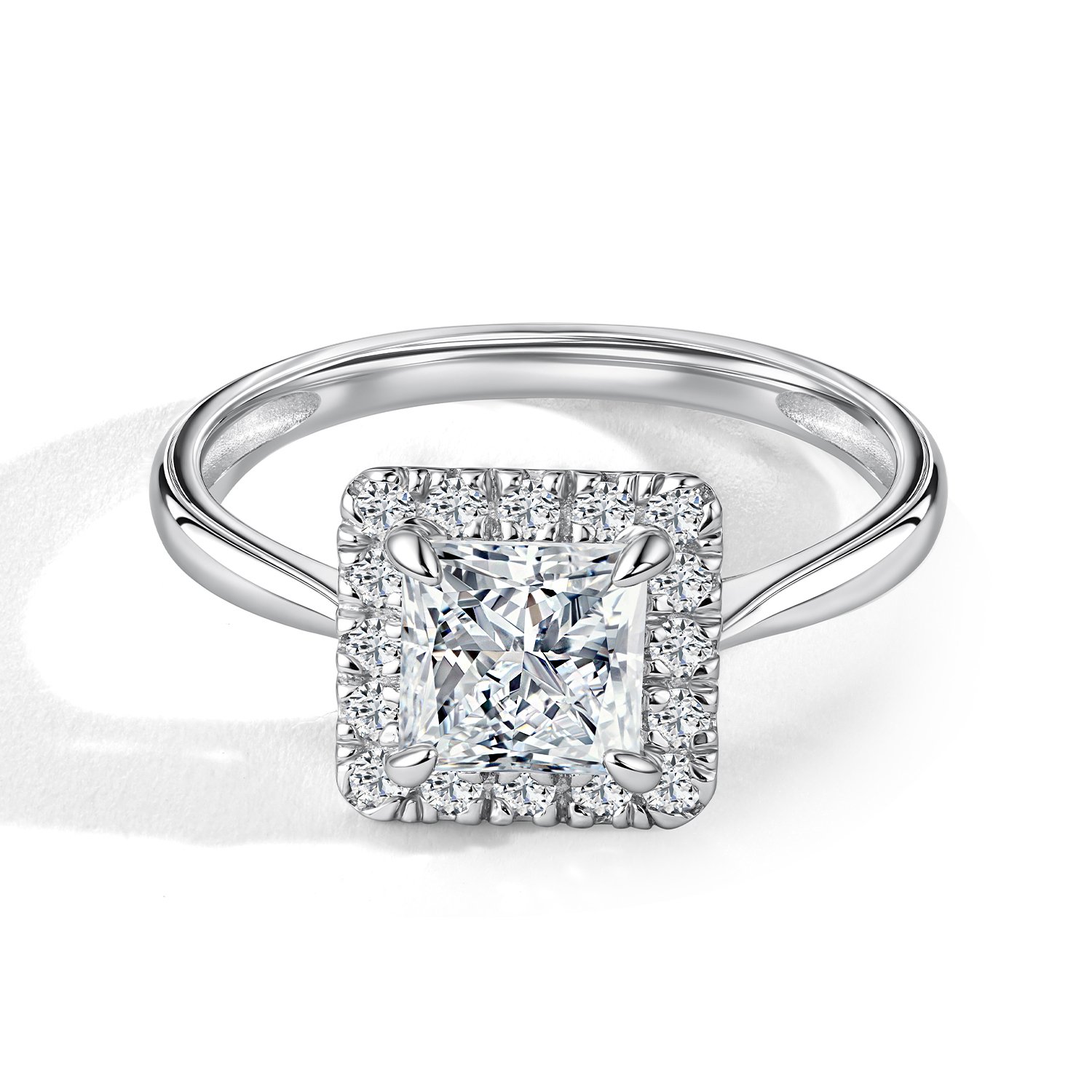 Золотое кольцо с бриллиантами выращенными