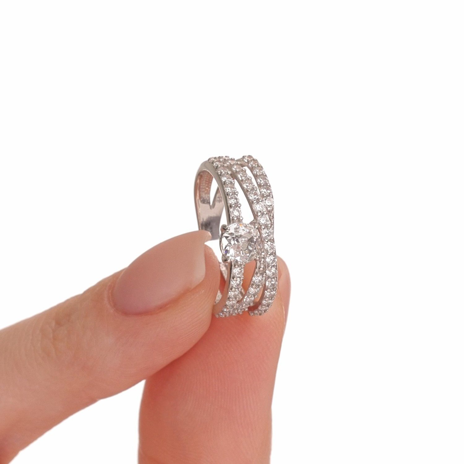 Серебряное кольцо с фианитами