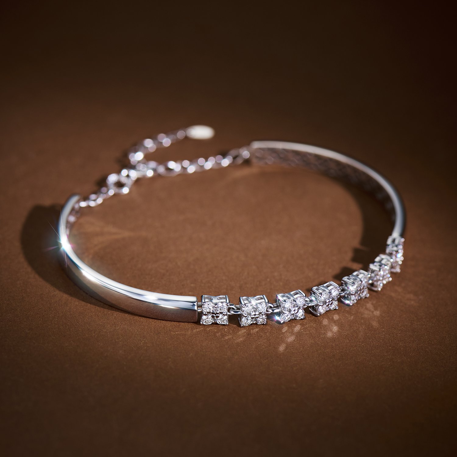 Золотой браслет с бриллиантами