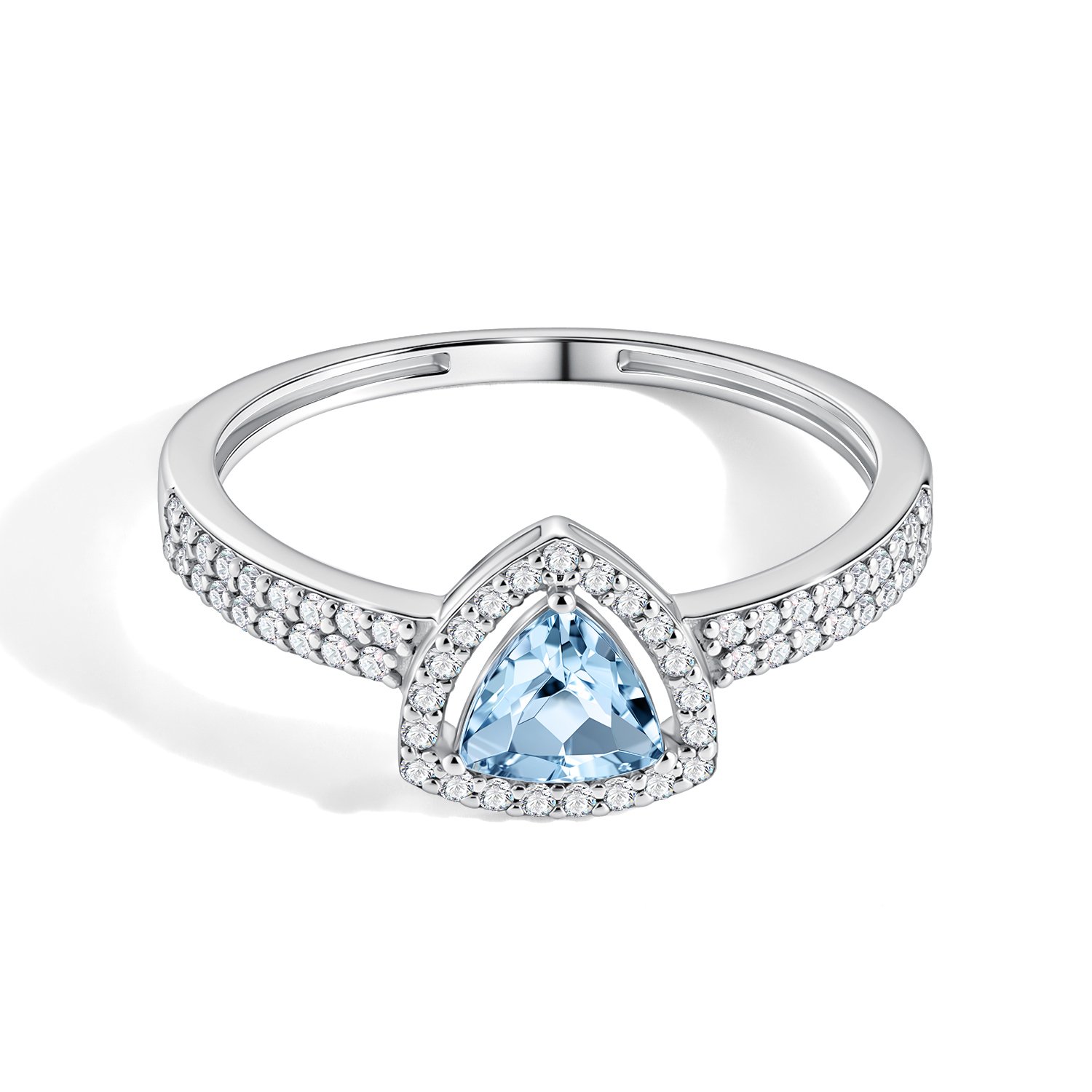 Золотое кольцо с топазом Sky и фианитами